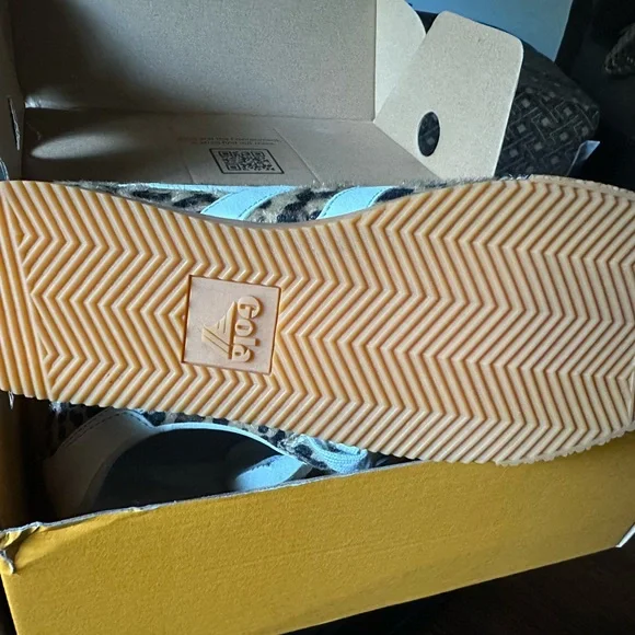 Gola Animal Print Sneakers with White and Tan Accents Like New - Picture 5 of 8